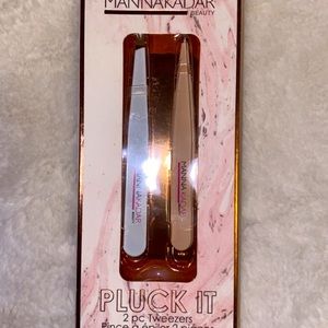 Manna Kadar Beauty| Puck it 2- Piece Tweezer Set